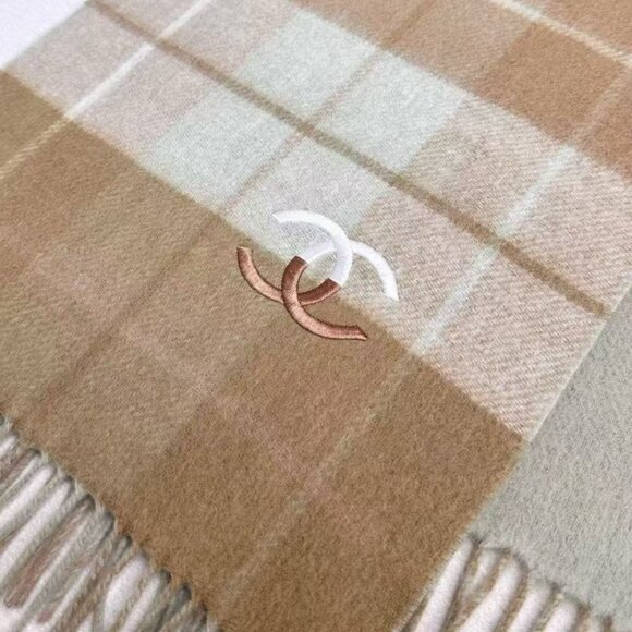 Fashionable Dual-Sided Scarf - Picture 3 of 6